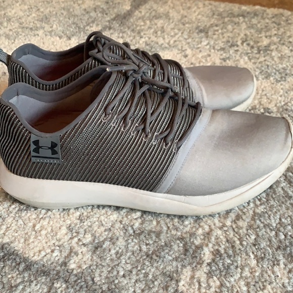 Women’s Like New Under Armour Shoe! - Picture 1 of 4